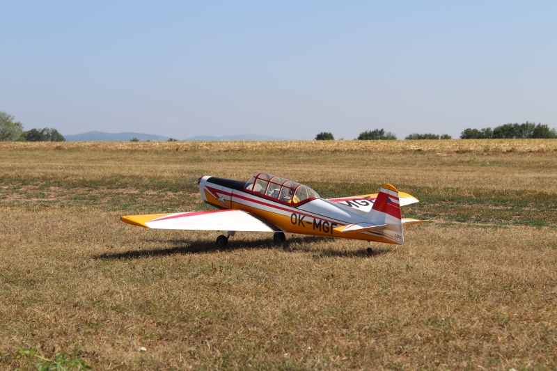Zlín Z-226T Stavba je hotová