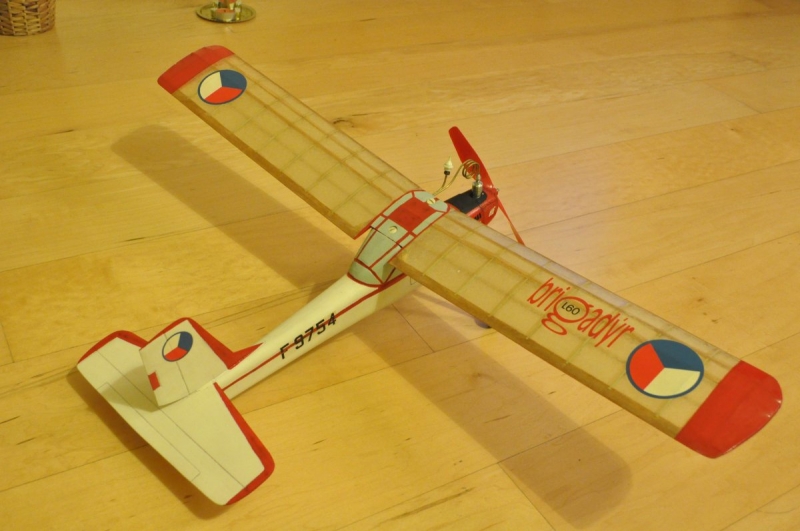 L-60 Brigadýr, Modela