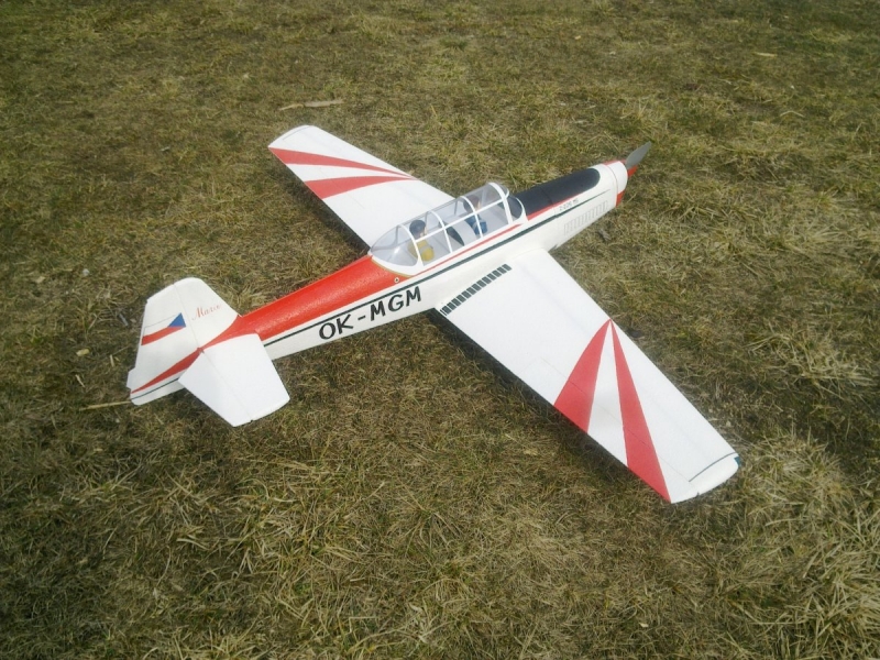Zlín-226MS