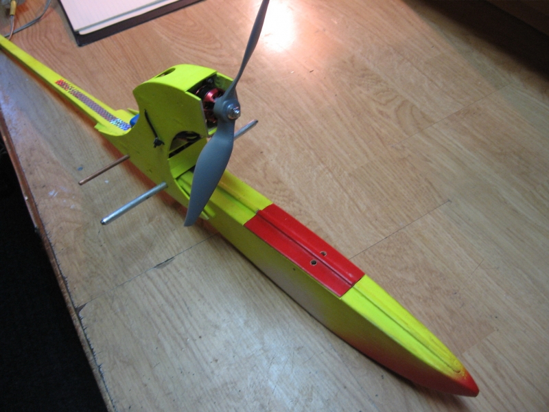 RC delfín M  /motorový/