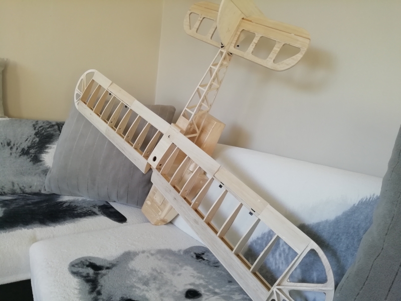 RC LÉTAJÍCÍ ČLUN  KRÁSNÁ HELENA