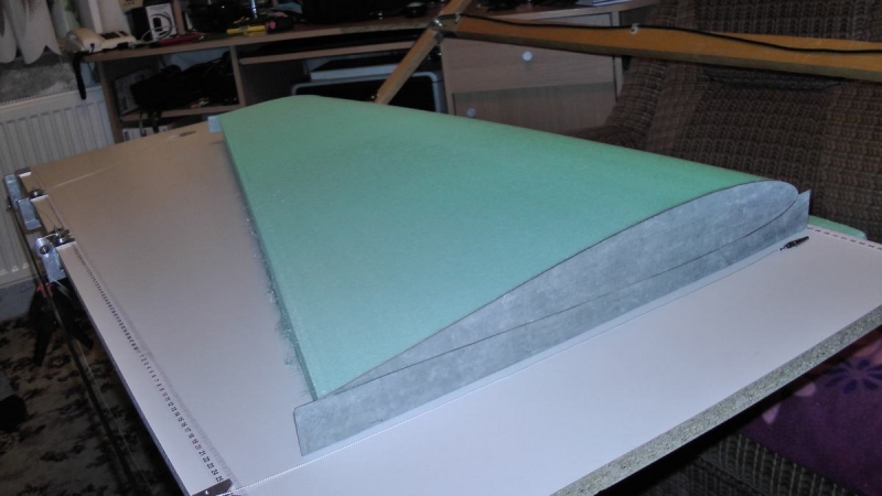 Automatická řezačka křídel