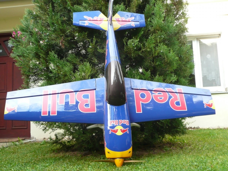 Extra 300 LP Red Bull  Prodáno