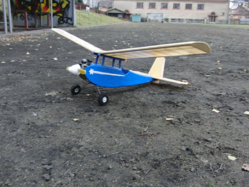 Pirát ELF 280 + Plánek