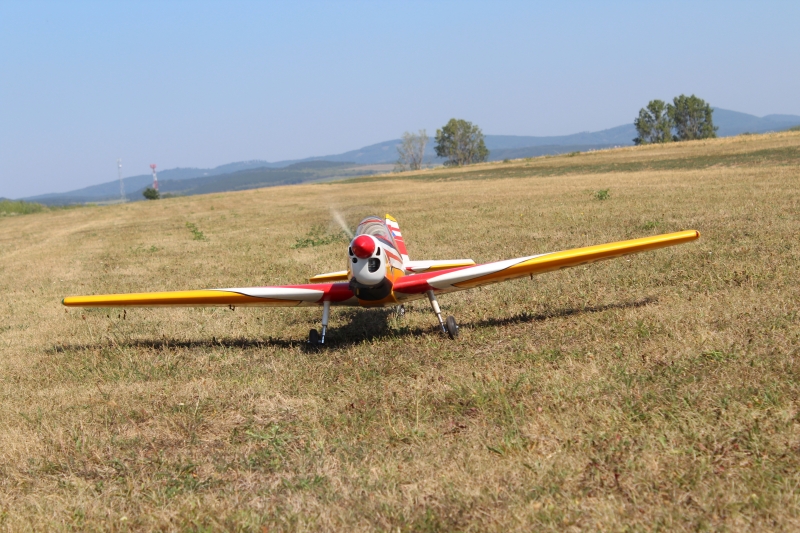 Zlín Z-226T Stavba je hotová