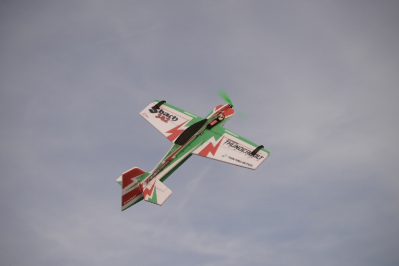Sbach 342 halový model