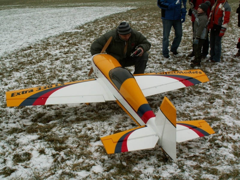 Extra 330 
