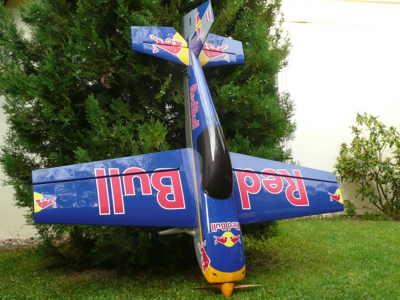 Extra 300 LP Red Bull  Prodáno