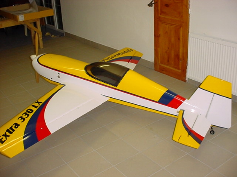 Extra 330 