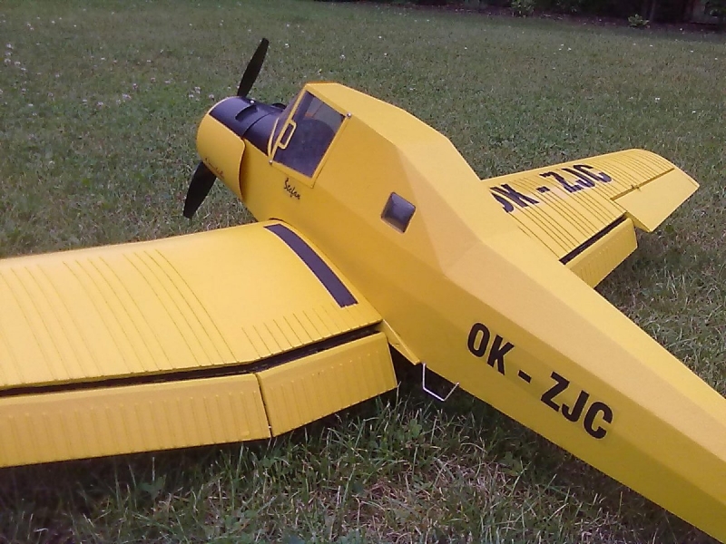 Zlín Z-37A Čmelák