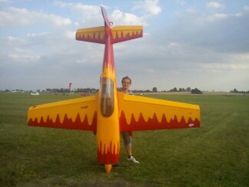 Extra 330s 