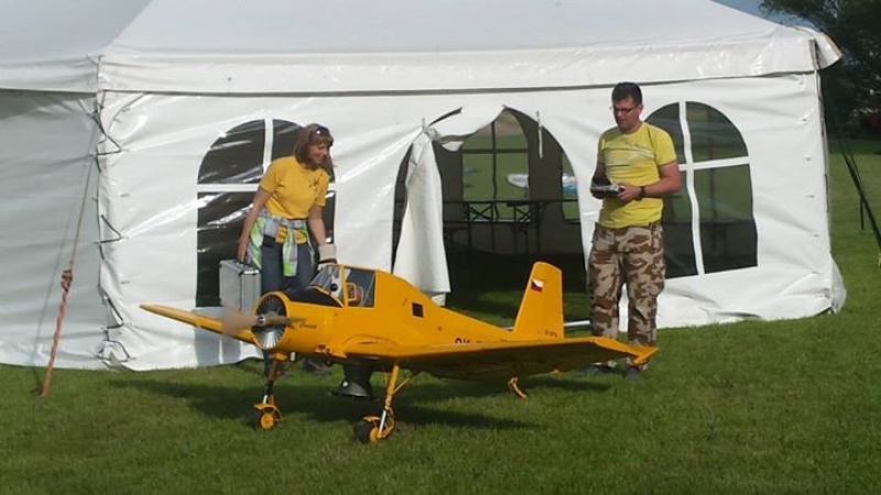 Zlin Z-37 prví rollout