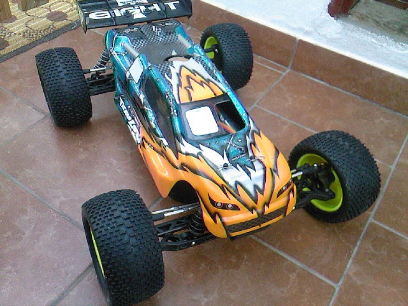 Team Losi 1:8IC Truggy