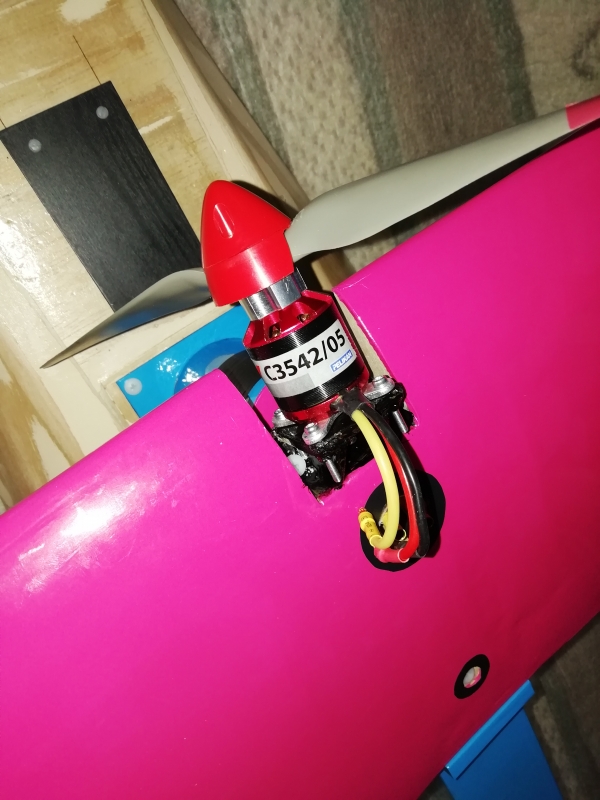 RC LÉTAJÍCÍ ČLUN  KRÁSNÁ HELENA