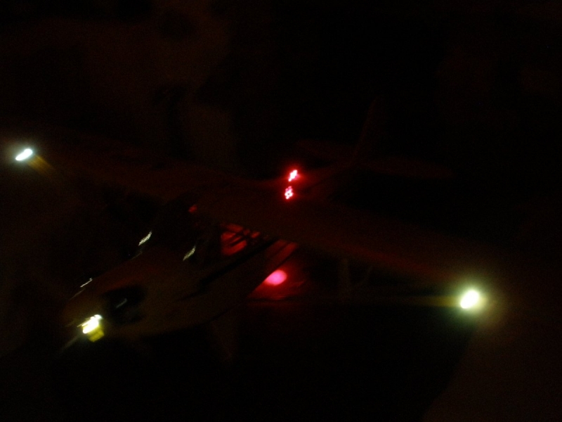 PIPER LJ 3 Cub - světla