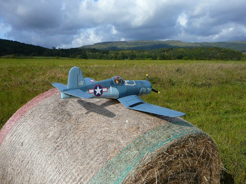 F 4 U Corsair 