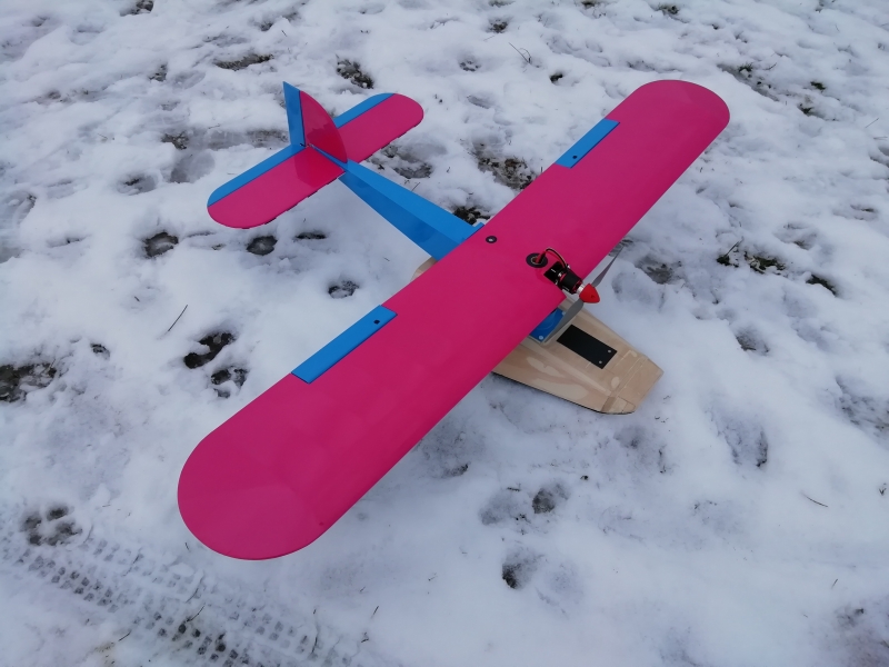 RC LÉTAJÍCÍ ČLUN  KRÁSNÁ HELENA