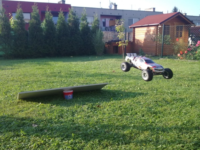 HPI E Firestorm 10T  2,4GHz