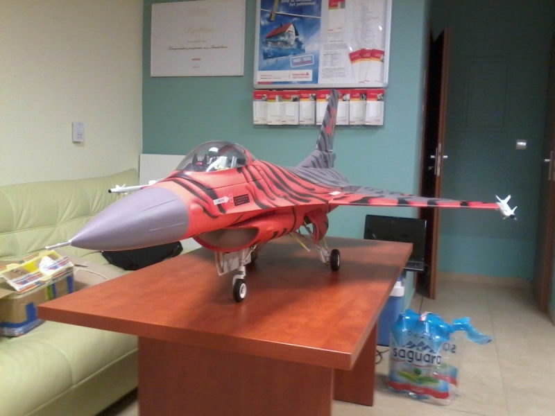 F16 FALCON ADVANCED 1/8
