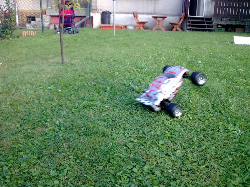 HPI E Firestorm 10T  2,4GHz