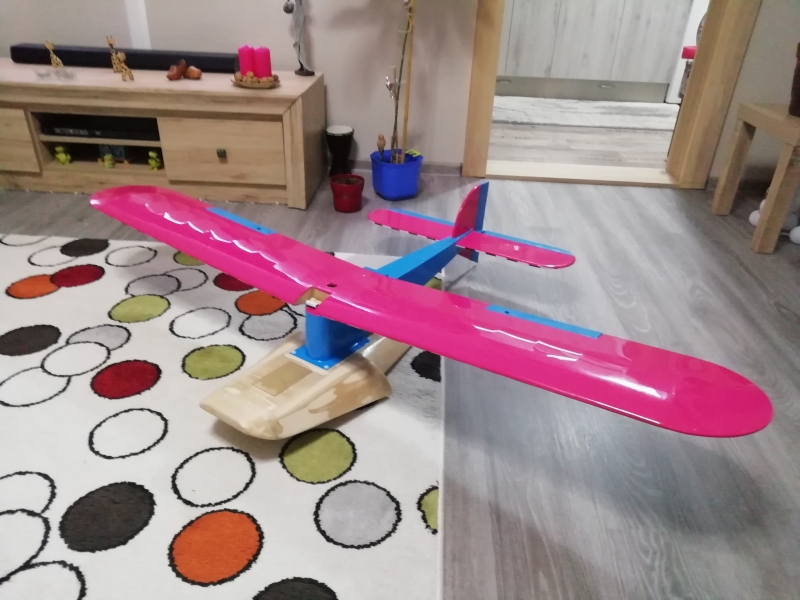 RC LÉTAJÍCÍ ČLUN  KRÁSNÁ HELENA