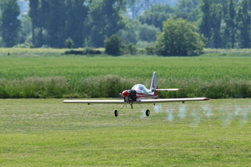 Zlín Z-50LS