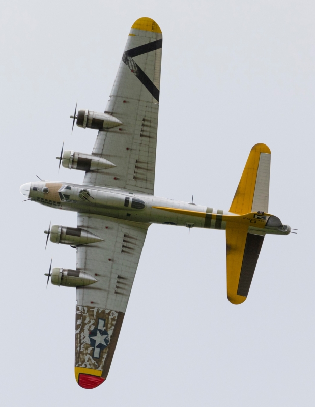 Boeing B-17G "A bit O lace"