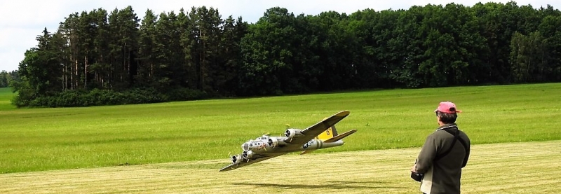 Boeing B-17G "A bit O lace"