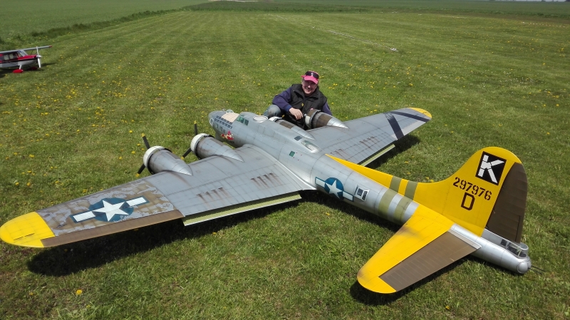 Boeing B-17G "A bit O lace"