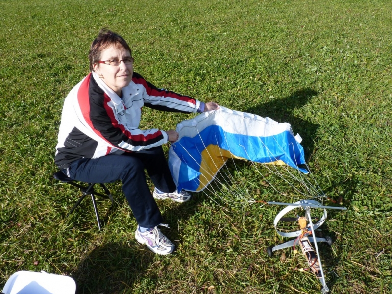 Levný rádiem řízený padák