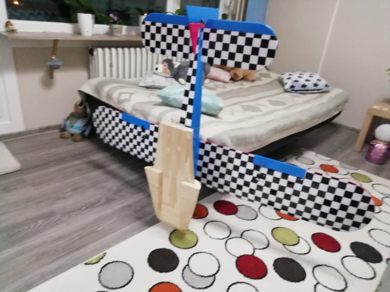 RC LÉTAJÍCÍ ČLUN  KRÁSNÁ HELENA