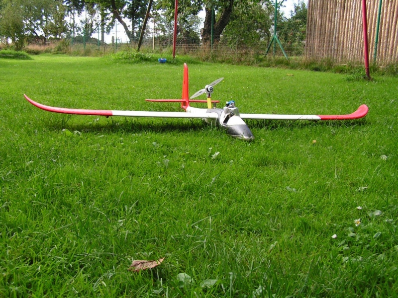 Easy Glider s tlačnou vrtulí