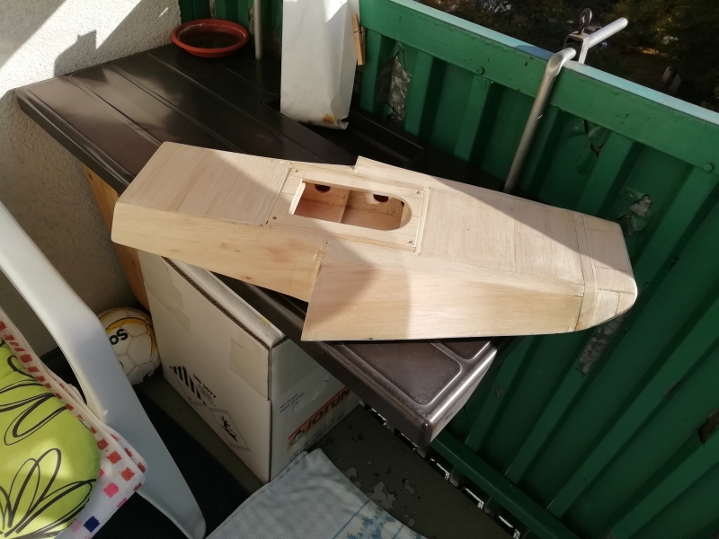 RC LÉTAJÍCÍ ČLUN  KRÁSNÁ HELENA