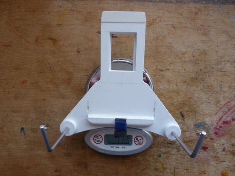 Pult pod vysílač pro „palčáky“.