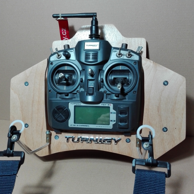 Pult Turnigy a vyvažovačka