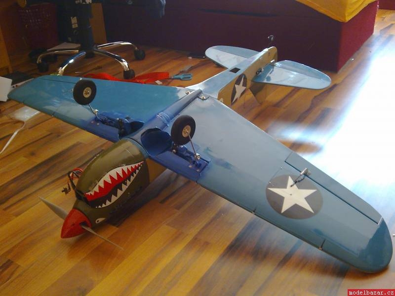 CURTISS P-40 WARHAWK