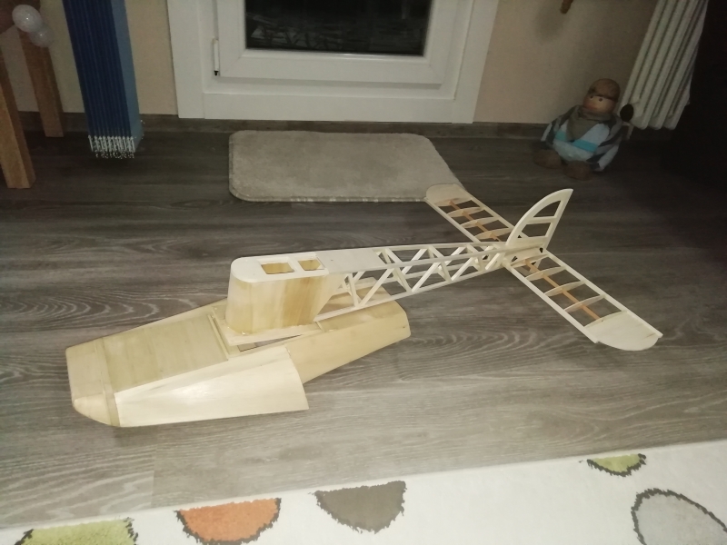 RC LÉTAJÍCÍ ČLUN  KRÁSNÁ HELENA