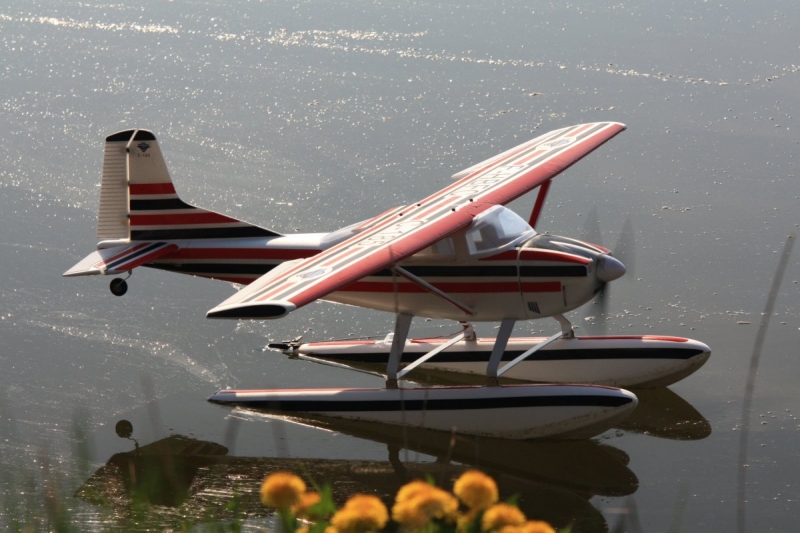 Cessna 185 na plovákách 