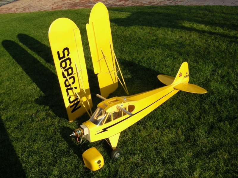 PIPER J-3 CUB elektro 1:5