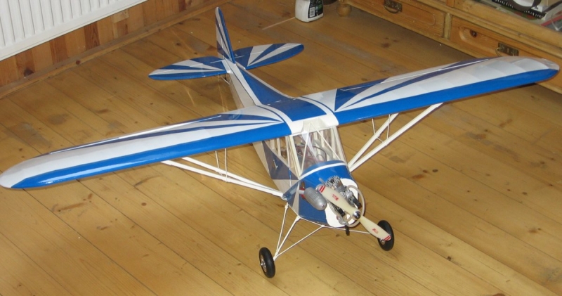 Piper J-3 clipped wing cub