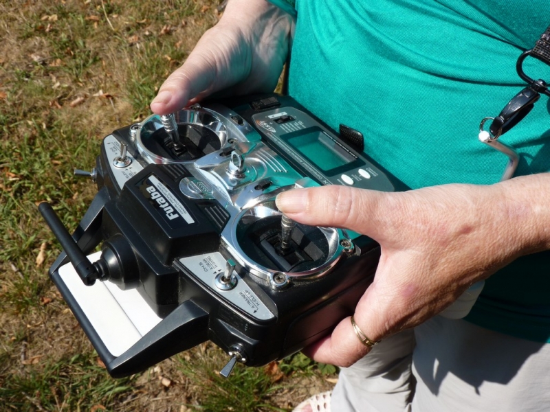 Pult pod vysílač pro „palčáky“.