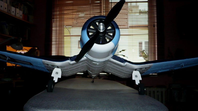 F4U Corsair 1118mm