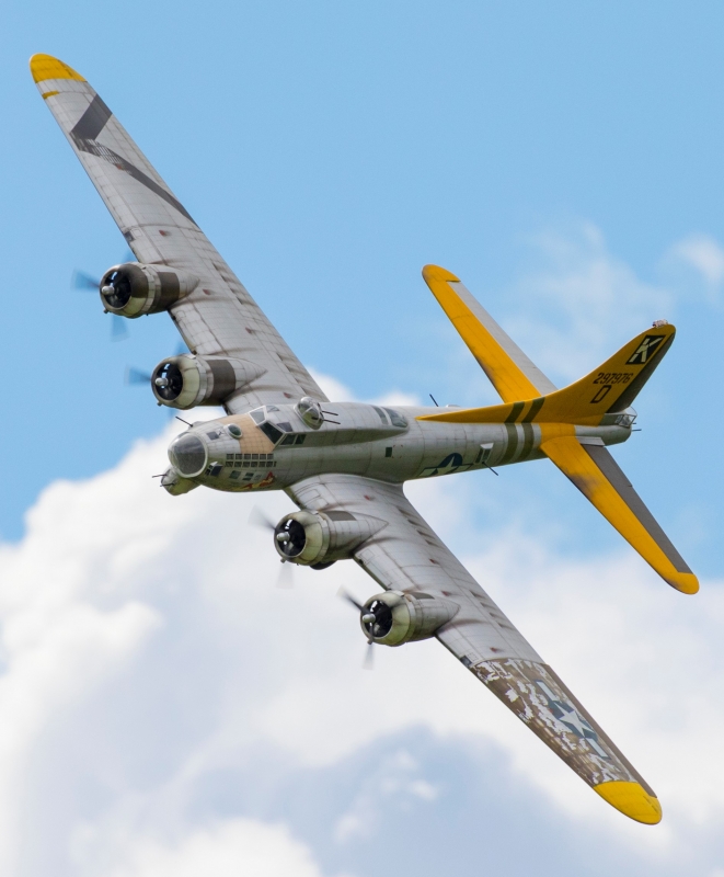 Boeing B-17G "A bit O lace"