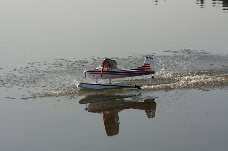 Cessna 185 na plovákách 