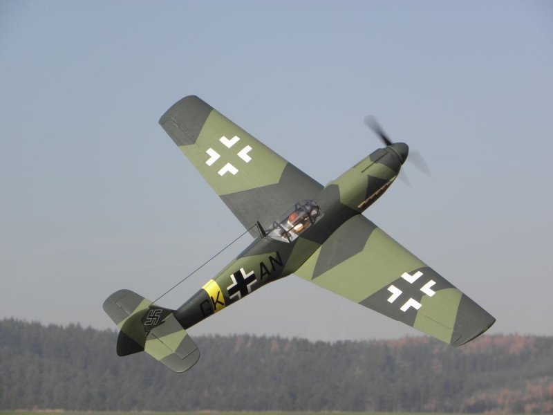 Messerschmitt Bf-109E s nosným