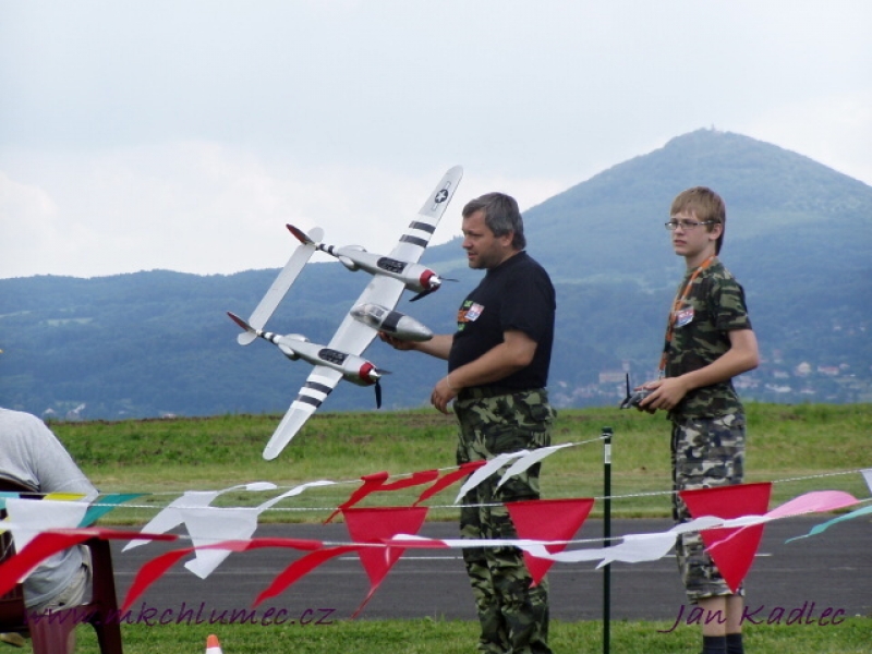 P38 Lightning - zrušeno pro olétání